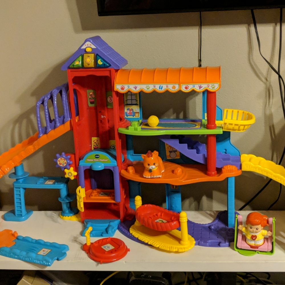 VTech Animal hotel with cat and girl on swing